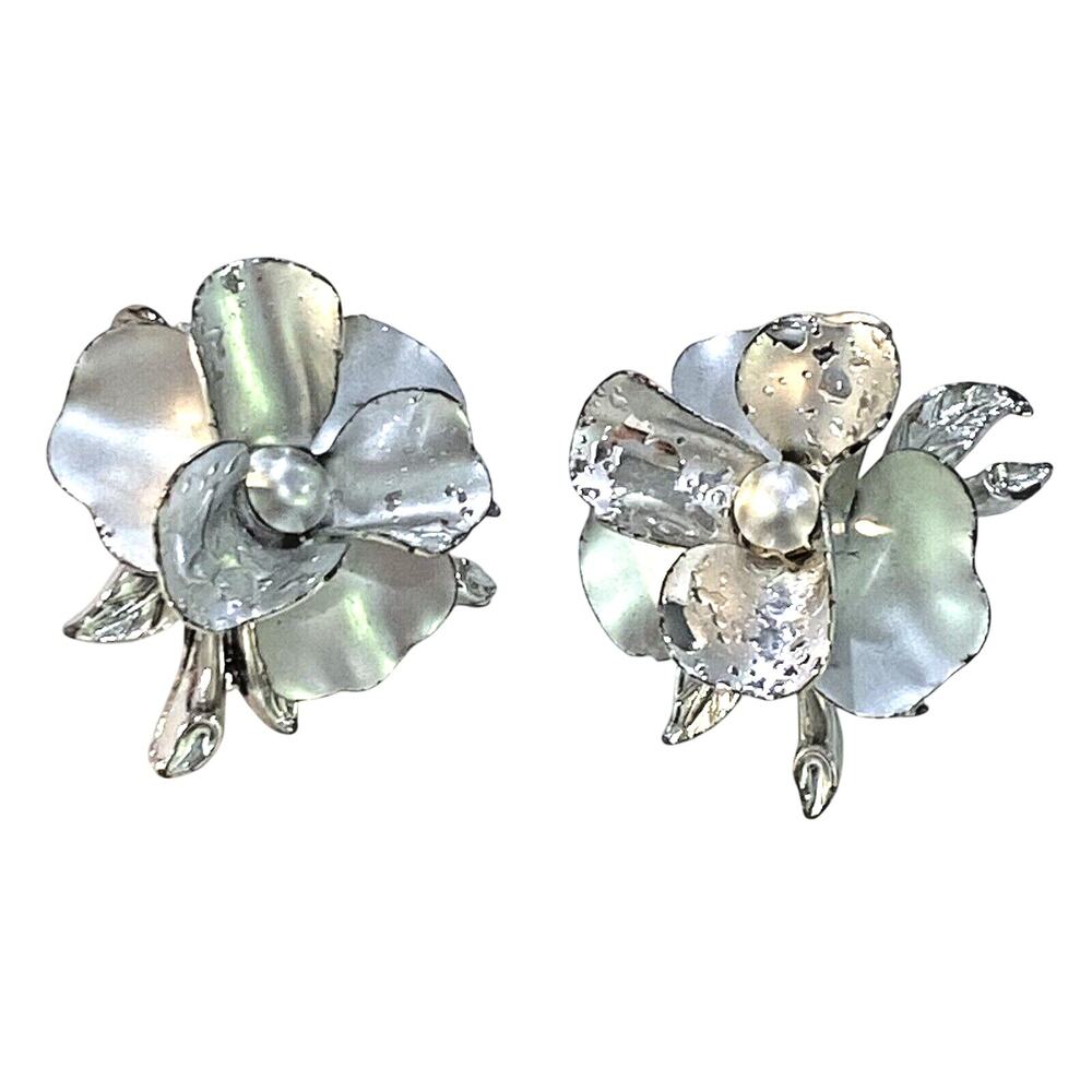 Mid Century Clip On Earrings Weeping Silver Textured Dimensional Flowers Classic